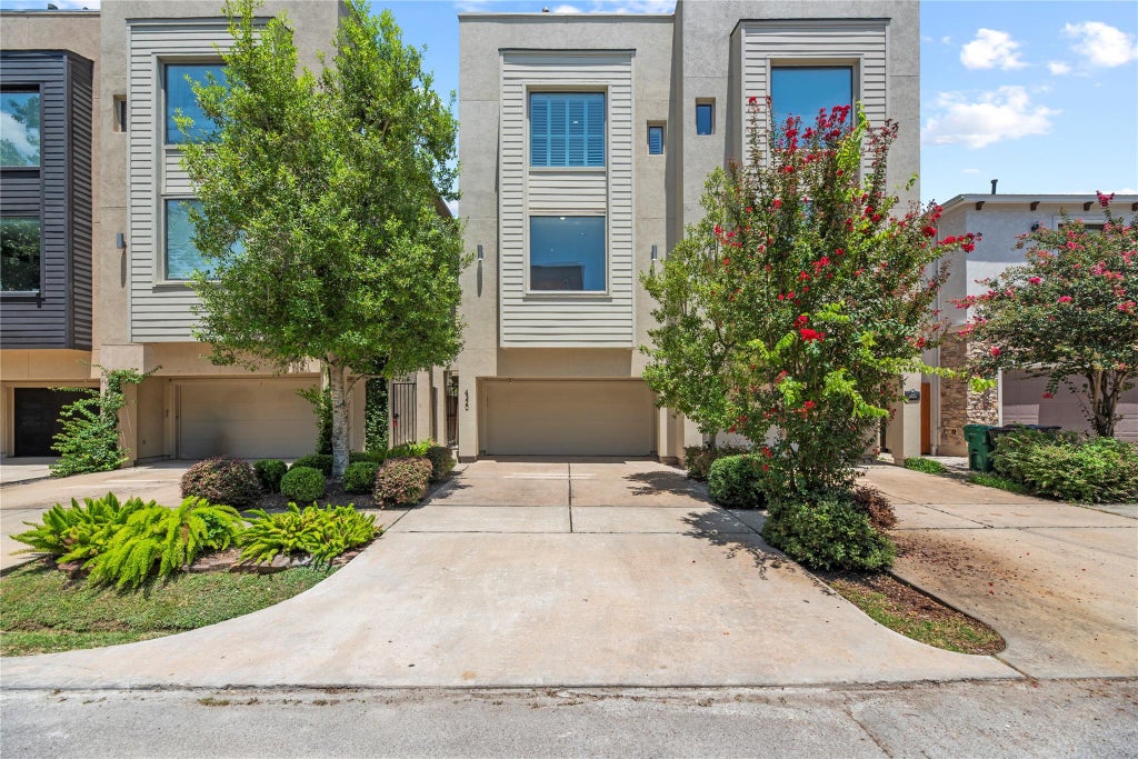 Photo of 4320 Blossom Street, Houston, TX 77007 (MLS # 12933285)