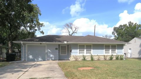 Photo of 5818 Carew Street, Houston, TX 77074 (MLS # 37864319)