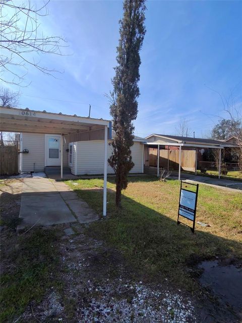 Photo of 10614 Chadwick Street, Houston, TX 77029 (MLS # 94644751)