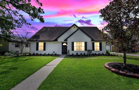 Photo of 12507 Whittington Drive, Houston, TX 77077 (MLS # 75161908)