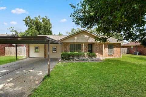 Photo of 5302 Lorraine Drive, Baytown, TX 77521 (MLS # 20729203) Photo of 5302 Lorraine Drive, Baytown, TX 77521 (MLS # 20729203)
