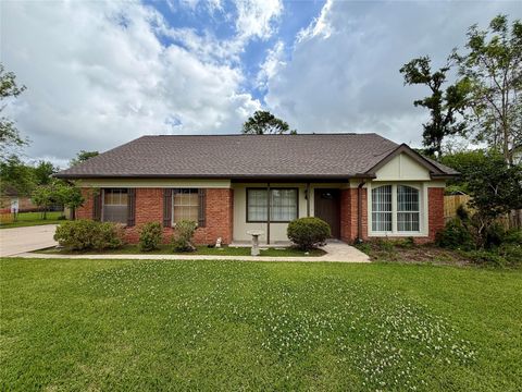 Photo of 114 Edgewater Street, Clute, TX 77531 (MLS # 33485822)
