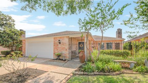 Photo of 6527 Oakland Hills Drive, Houston, TX 77069 (MLS # 77664320) Photo of 6527 Oakland Hills Drive, Houston, TX 77069 (MLS # 77664320)