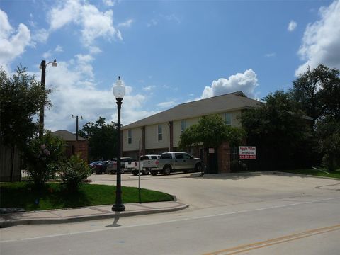 Townhouse For Rent - 4504 College Main Street #312<br/> Brazos County, Bryan, TX 77801