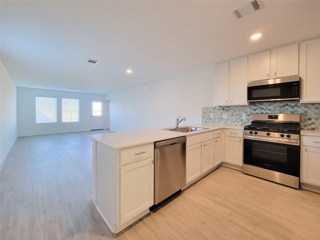 Photo of 1603 Windrose Bend, Angleton, TX 77515 (MLS # 45239234)
