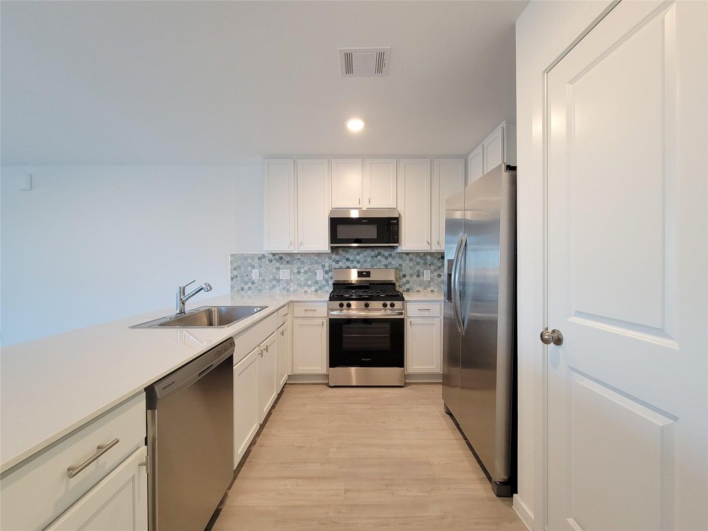 Photo of 1603 Windrose Bend, Angleton, TX 77515 (MLS # 45239234)
