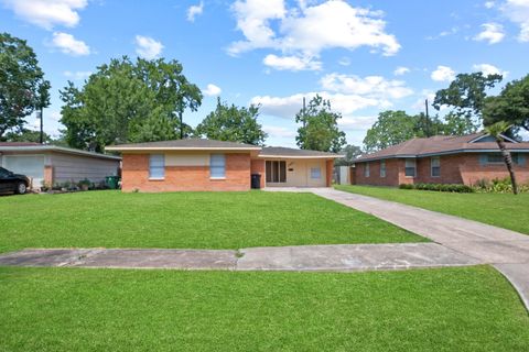 Photo of 8410 Bob White Drive, Houston, TX 77074 (MLS # 77647317)