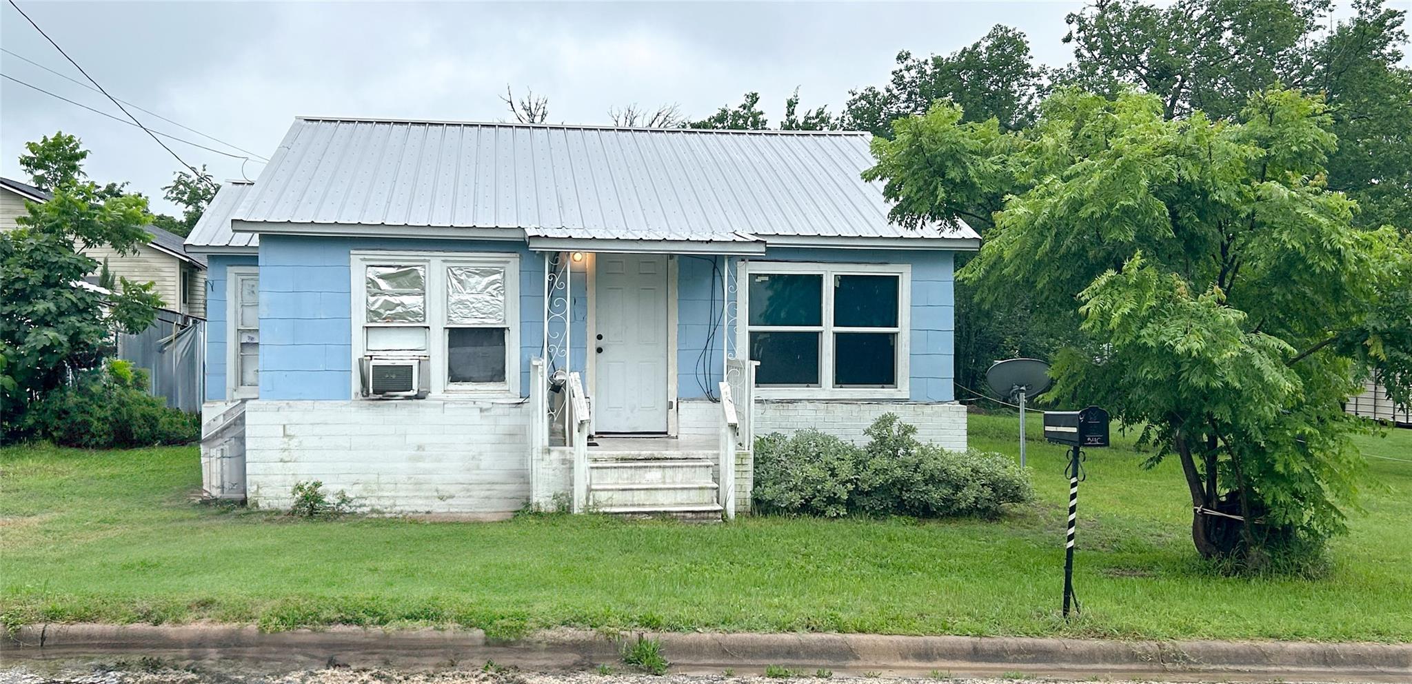 540 Hempstead Street W