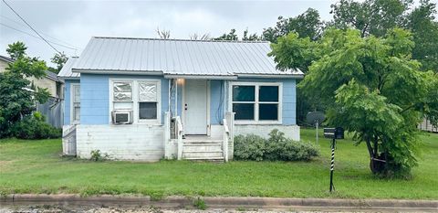 Photo of 540 Hempstead Street W, Giddings, TX 78942 (MLS # 76777516)