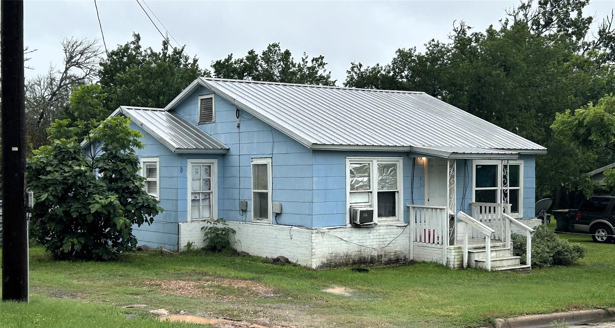 540 Hempstead Street W