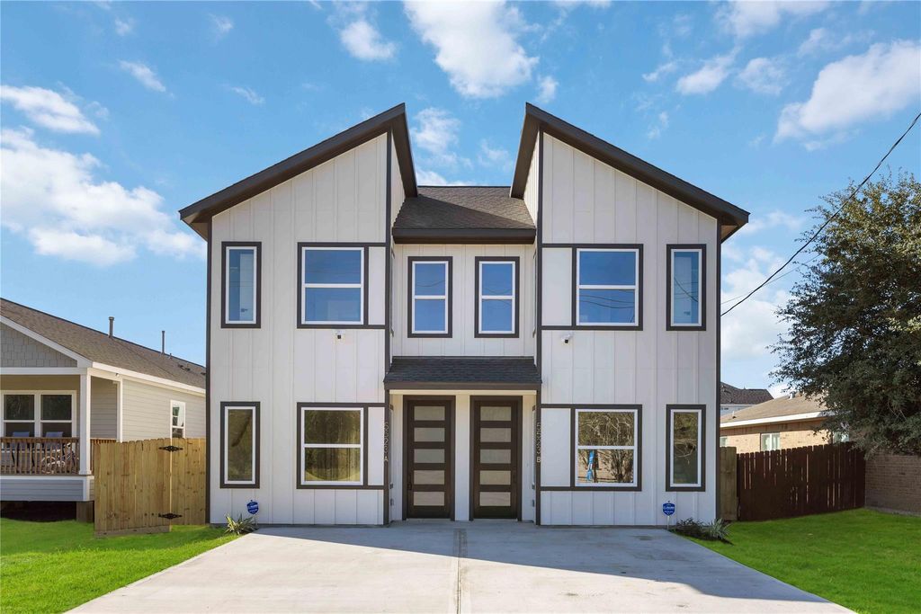 Photo of 5523 Haight Street #A-B, Houston, TX 77028 (MLS # 21709320)