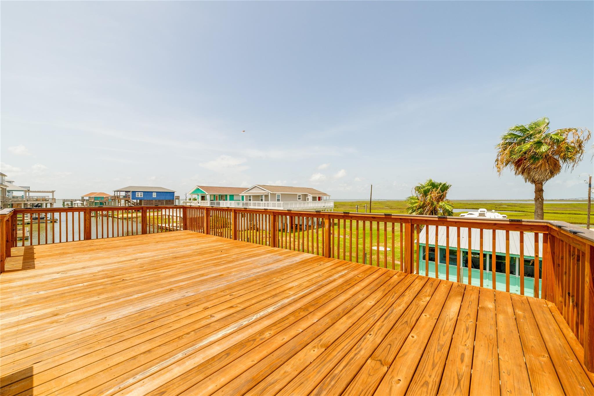 708 Dolphin Dr