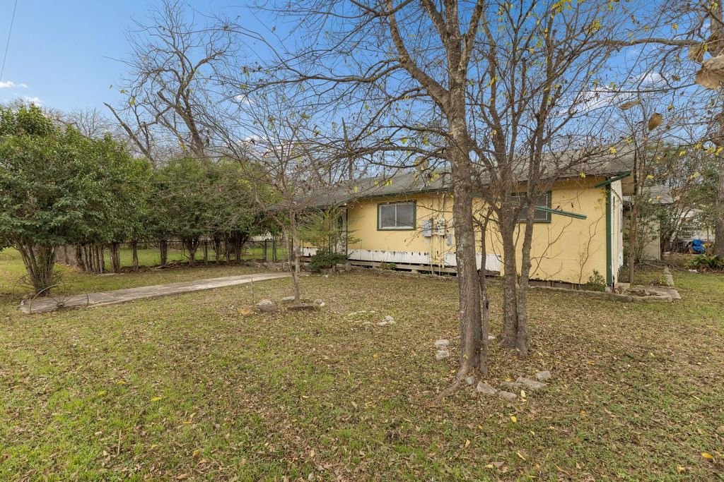 Photo of 220 S Live Oak Avenue, New Braunfels, TX 78130 (MLS # 57343538)