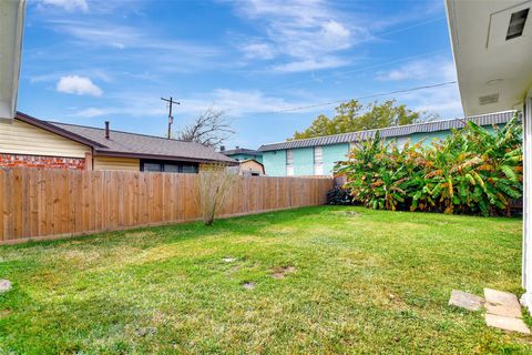Tiny photo for 704 Teabury Avenue, Pasadena, TX 77503 (MLS # 56593258)