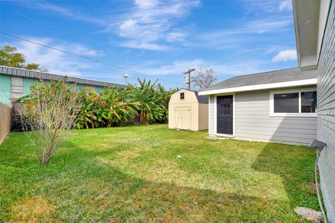 Tiny photo for 704 Teabury Avenue, Pasadena, TX 77503 (MLS # 56593258)