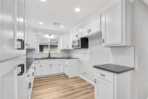Tiny photo for 704 Teabury Avenue, Pasadena, TX 77503 (MLS # 56593258)