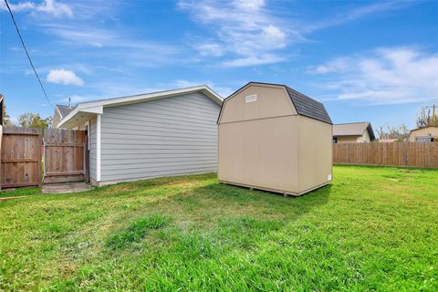 Tiny photo for 704 Teabury Avenue, Pasadena, TX 77503 (MLS # 56593258)