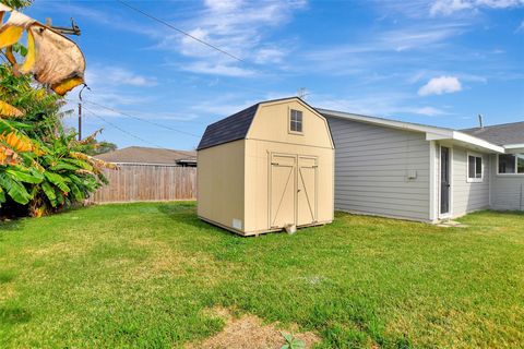 Tiny photo for 704 Teabury Avenue, Pasadena, TX 77503 (MLS # 56593258)