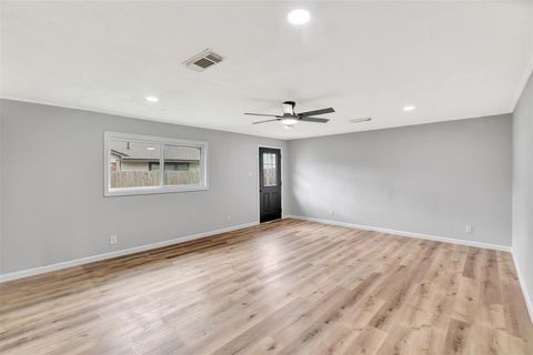 Tiny photo for 704 Teabury Avenue, Pasadena, TX 77503 (MLS # 56593258)