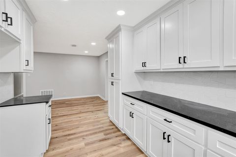 Tiny photo for 704 Teabury Avenue, Pasadena, TX 77503 (MLS # 56593258)