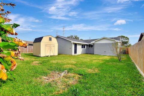 Tiny photo for 704 Teabury Avenue, Pasadena, TX 77503 (MLS # 56593258)