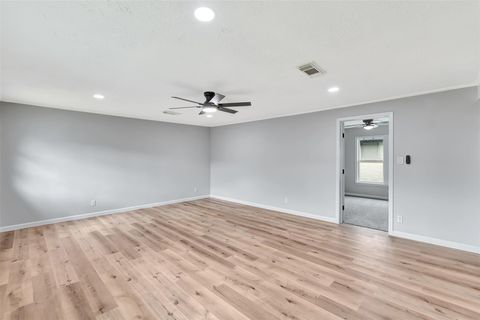 Tiny photo for 704 Teabury Avenue, Pasadena, TX 77503 (MLS # 56593258)