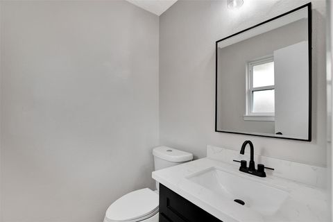 Tiny photo for 704 Teabury Avenue, Pasadena, TX 77503 (MLS # 56593258)