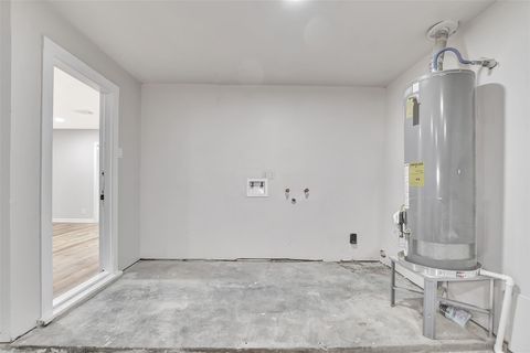 Tiny photo for 704 Teabury Avenue, Pasadena, TX 77503 (MLS # 56593258)