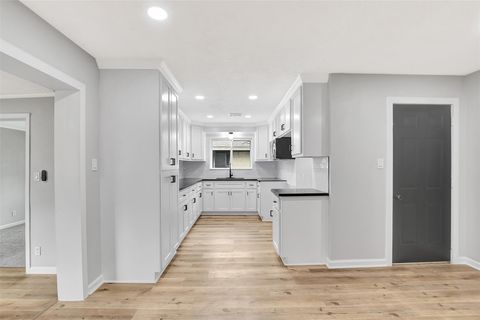 Tiny photo for 704 Teabury Avenue, Pasadena, TX 77503 (MLS # 56593258)