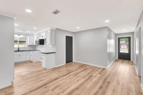 Tiny photo for 704 Teabury Avenue, Pasadena, TX 77503 (MLS # 56593258)