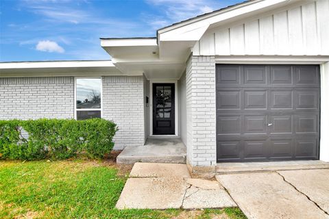 Tiny photo for 704 Teabury Avenue, Pasadena, TX 77503 (MLS # 56593258)