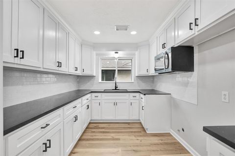 Tiny photo for 704 Teabury Avenue, Pasadena, TX 77503 (MLS # 56593258)