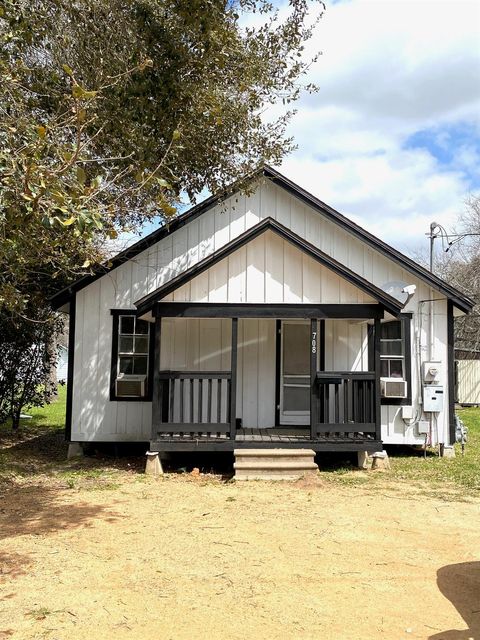 Photo of 708 N Wharton Street, El Campo, TX 77437 (MLS # 71076628)