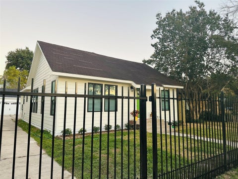 Photo of 1012 Dorothy Street, Houston, TX 77008 (MLS # 80644851)