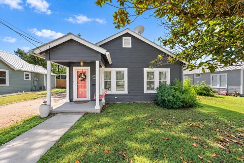 Photo of 605 N Robinson Avenue, Kerrville, TX 78028 (MLS # 41761096)