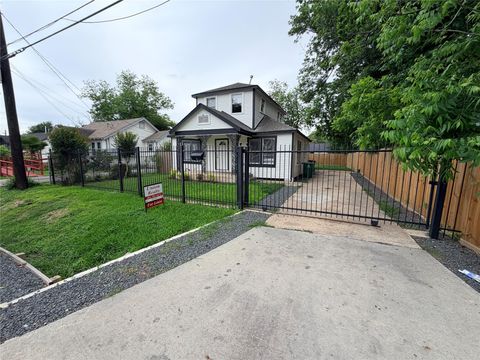 Photo of 4103 Delhi Street, Houston, TX 77022 (MLS # 71088851)