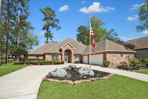 Photo of 705 Fairway Oaks, Conroe, TX 77302 (MLS # 6848195)