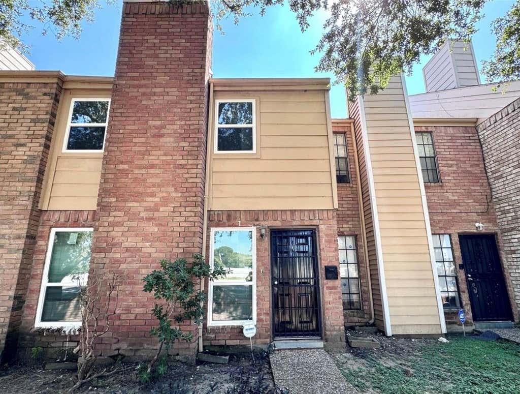 Photo of 9901 Sharpcrest Street #M6, Houston, TX 77036 (MLS # 88433805)