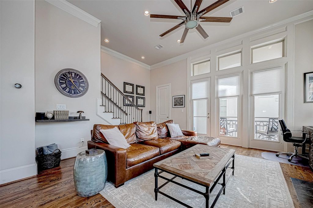 Photo of 2524 Sherwin Street, Houston, TX 77007 (MLS # 23024547)