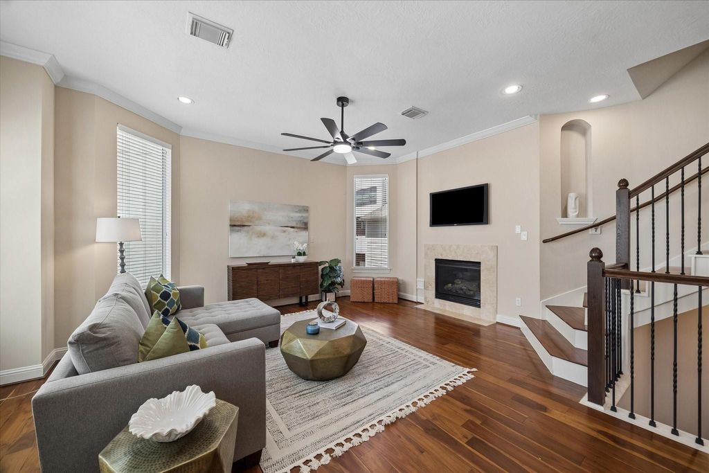 Photo of 5610 Kiam Street #B, Houston, TX 77007 (MLS # 28275175)