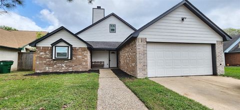 Photo of 128 Lasso Street, Angleton, TX 77515 (MLS # 4331098)