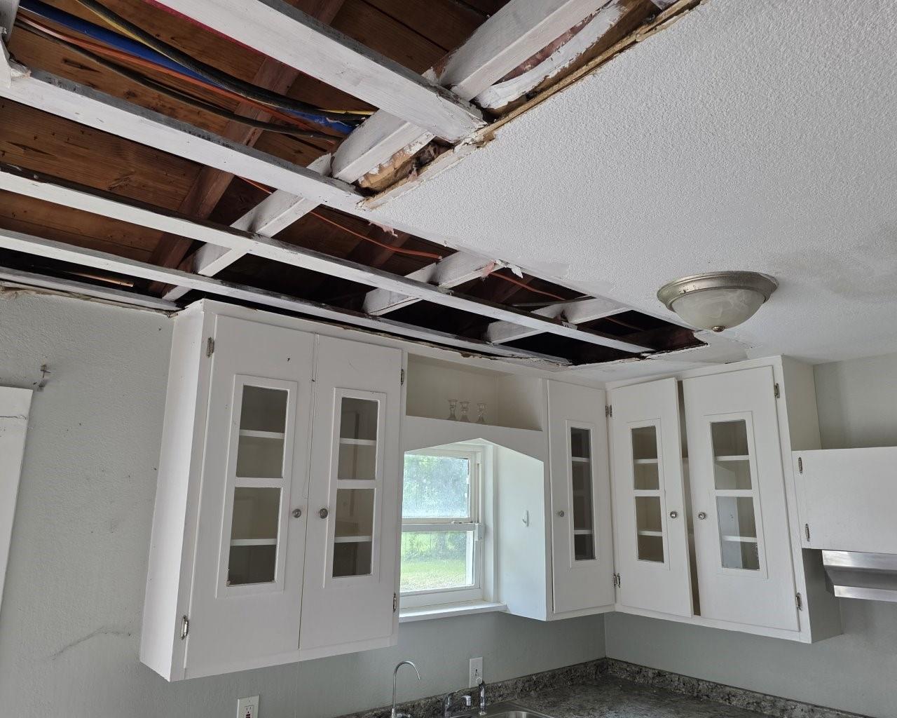 717 S Valderas Street