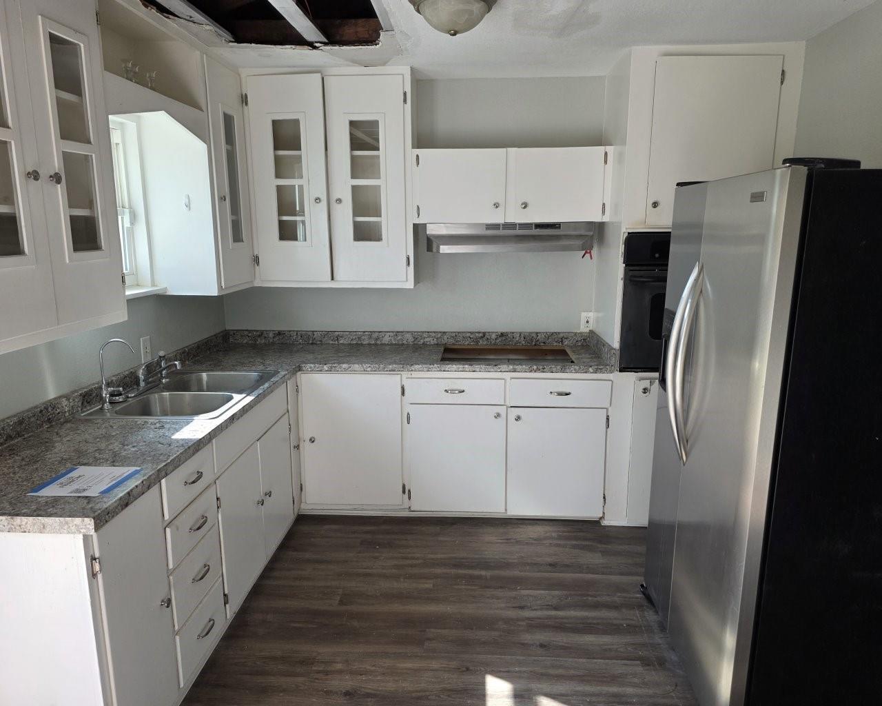 717 S Valderas Street