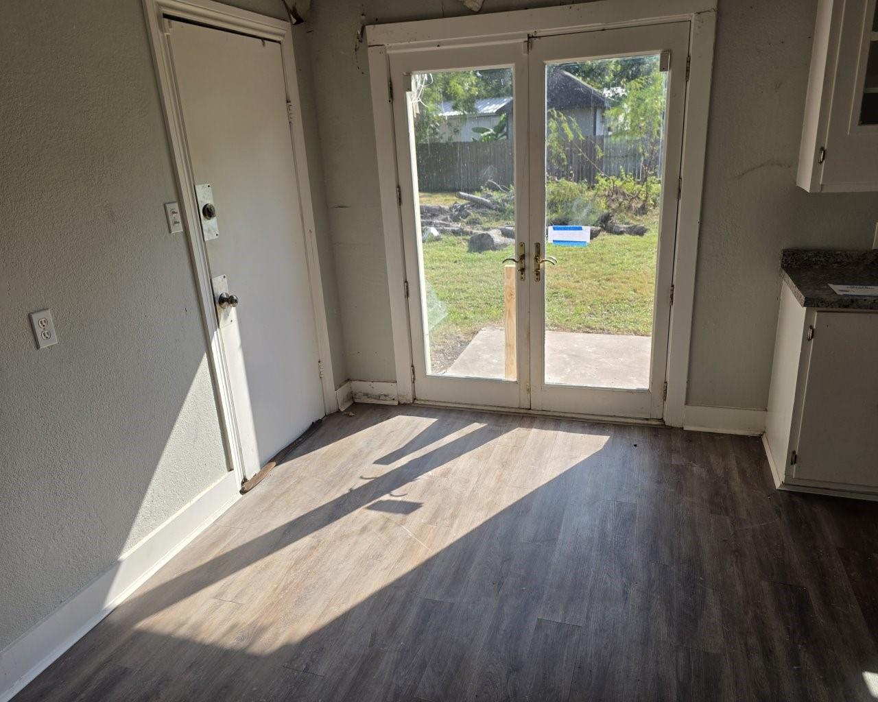 717 S Valderas Street