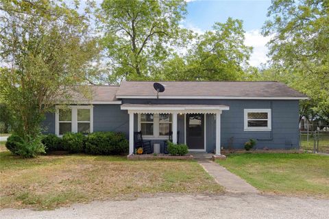 Photo of 401 W Live Oak And 504 S Pecan Street, Moulton, TX 77975 (MLS # 30023477)
