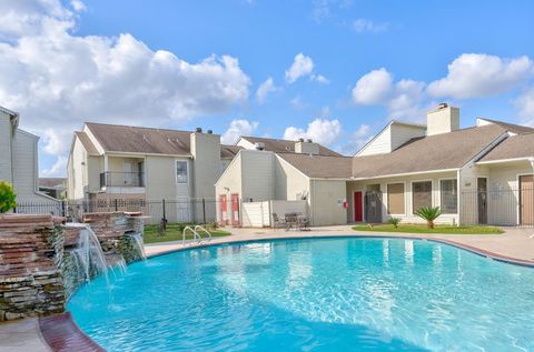 Photo of 12707 Bellaire Boulevard #921, Houston, TX 77072 (MLS # 96744934)