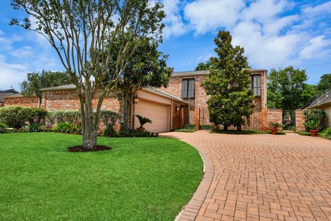 Photo of 31 Bendwood Drive, Sugar Land, TX 77478 (MLS # 34896882)