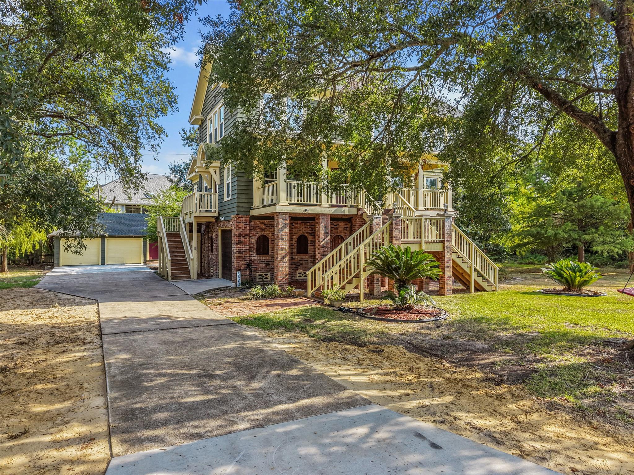202 Meadowlawn Street