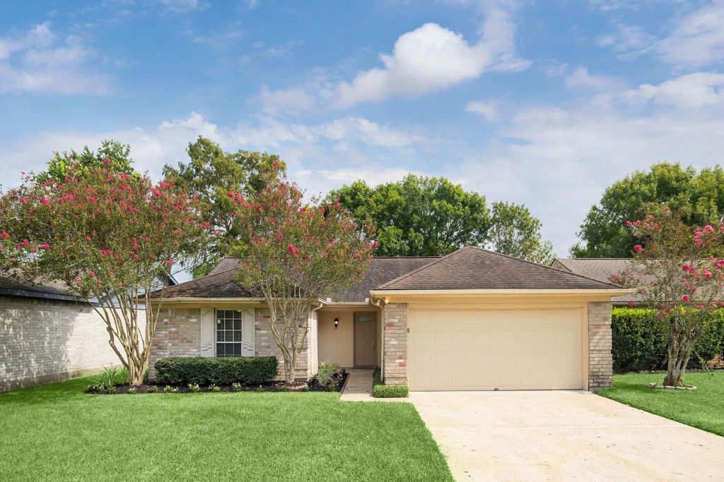 Photo of 3923 Windmill Street, Sugar Land, TX 77479 (MLS # 36887653)