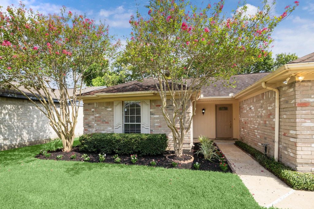 Photo of 3923 Windmill Street, Sugar Land, TX 77479 (MLS # 36887653)